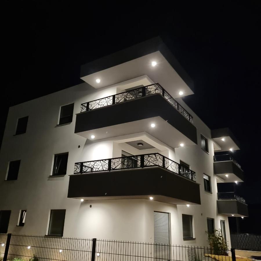 Apartments Happiness Trogir Bagian luar foto