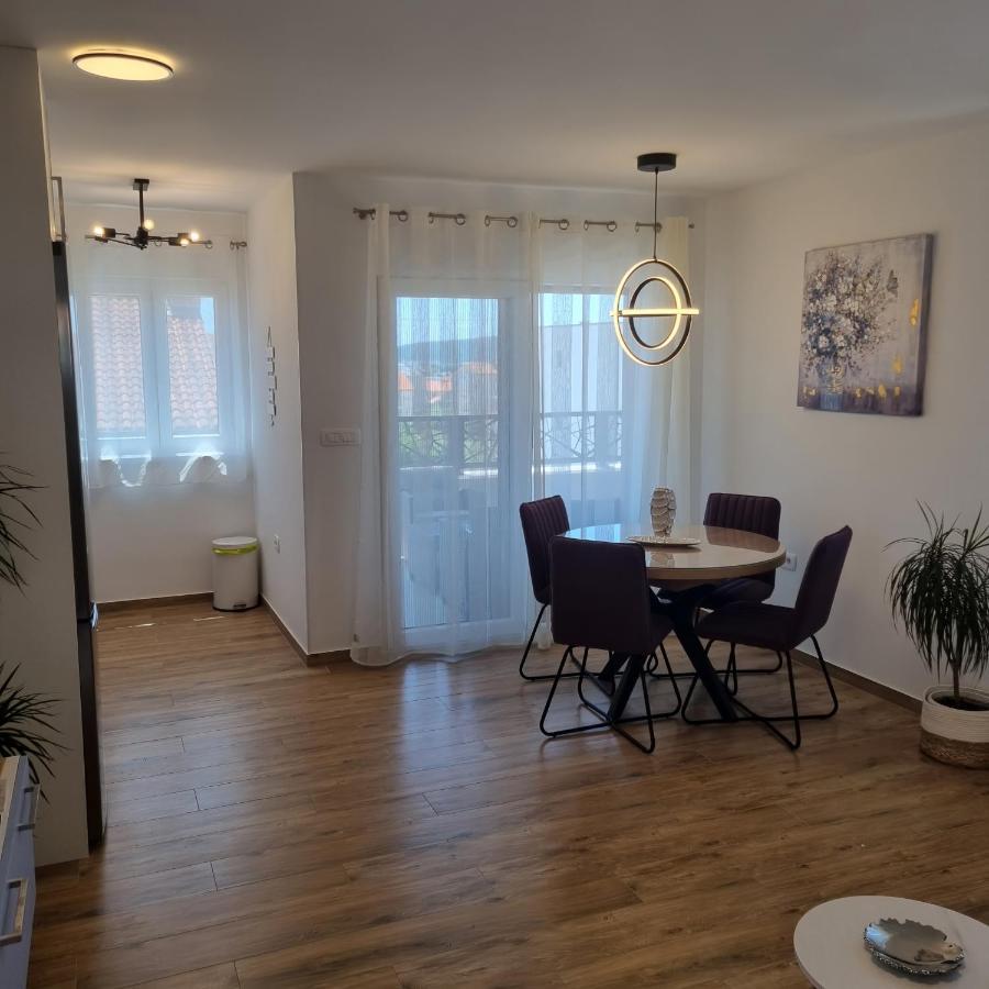 Apartments Happiness Trogir Bagian luar foto
