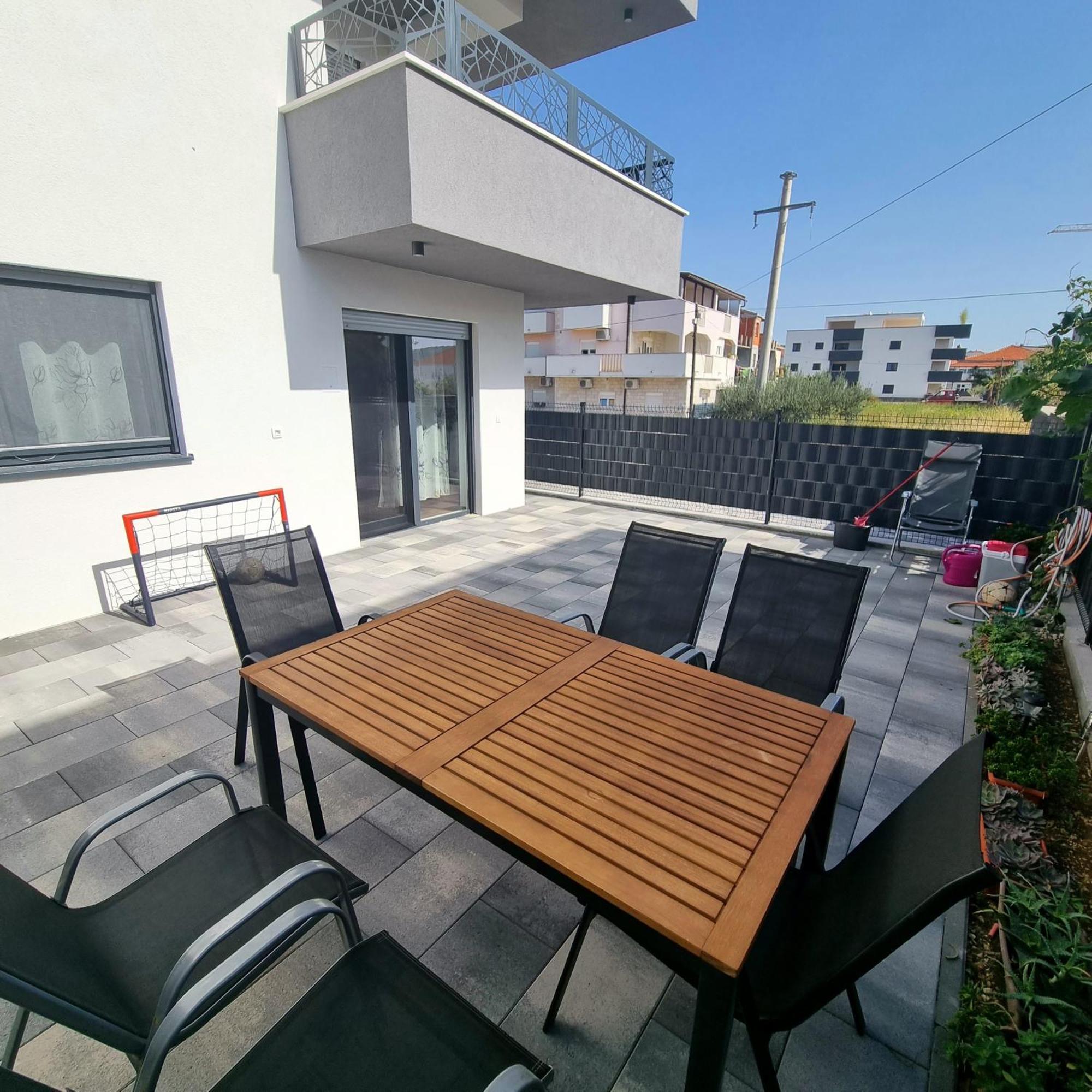 Apartments Happiness Trogir Bagian luar foto